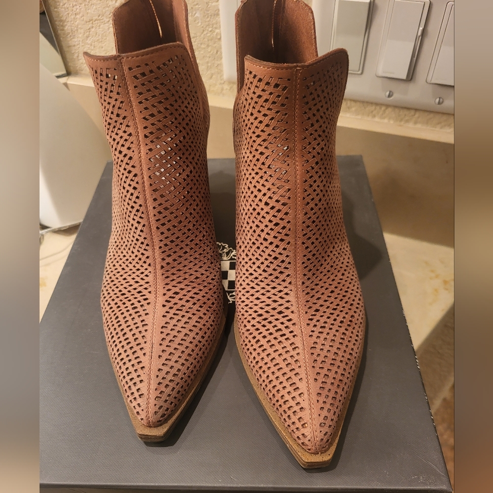 Vince Camuto Gibbela ankle bootie